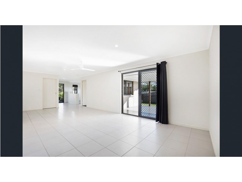 32 Crystal Court, Urangan QLD 4655