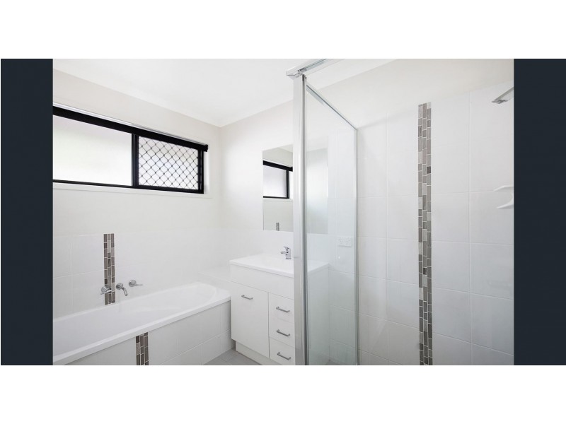 32 Crystal Court, Urangan QLD 4655
