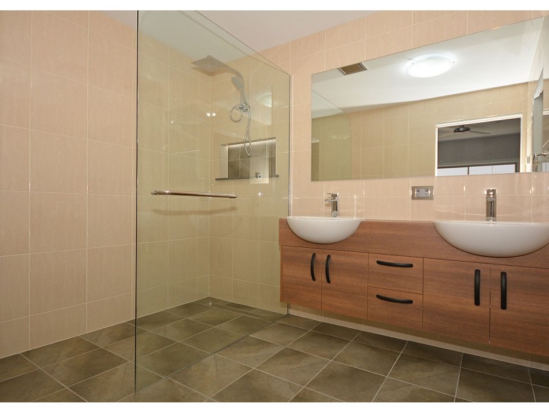 14a Hockley Lane, Urangan QLD 4655