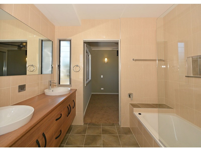 14a Hockley Lane, Urangan QLD 4655