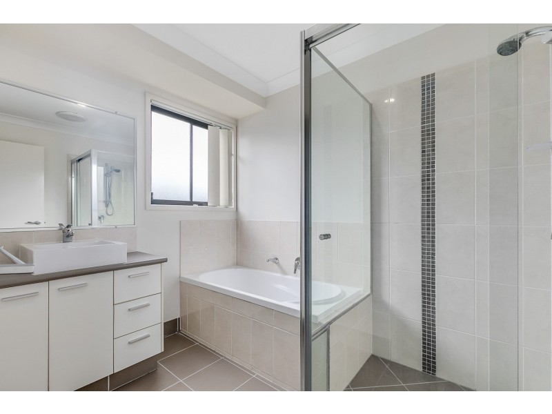 11 Dory Drive, Point Vernon QLD 4655