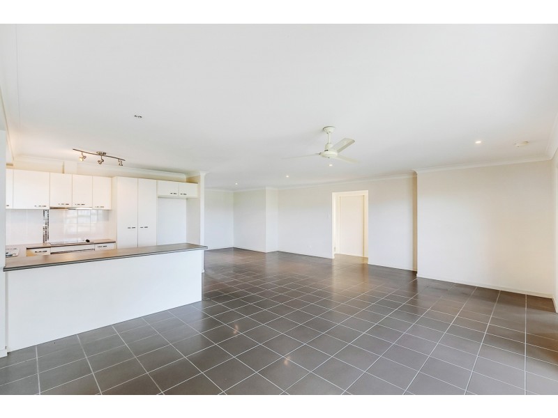 11 Dory Drive, Point Vernon QLD 4655