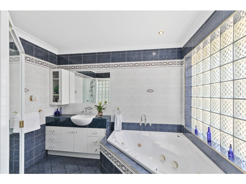 41 Shore Road East, Urangan QLD 4655