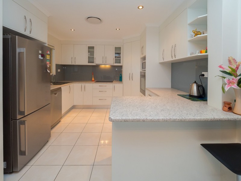 24 Kent Street, Urangan QLD 4655