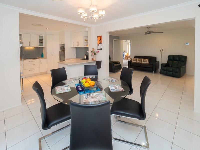 24 Kent Street, Urangan QLD 4655