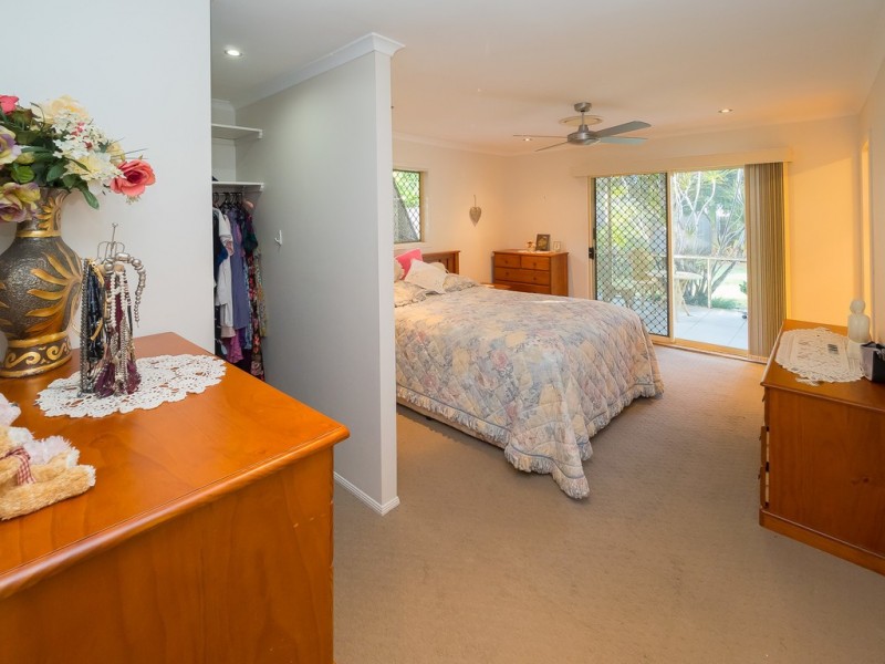 24 Kent Street, Urangan QLD 4655