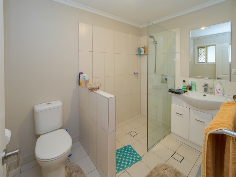 24 Kent Street, Urangan QLD 4655