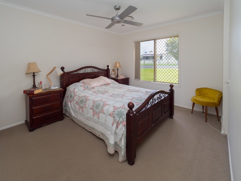 24 Kent Street, Urangan QLD 4655