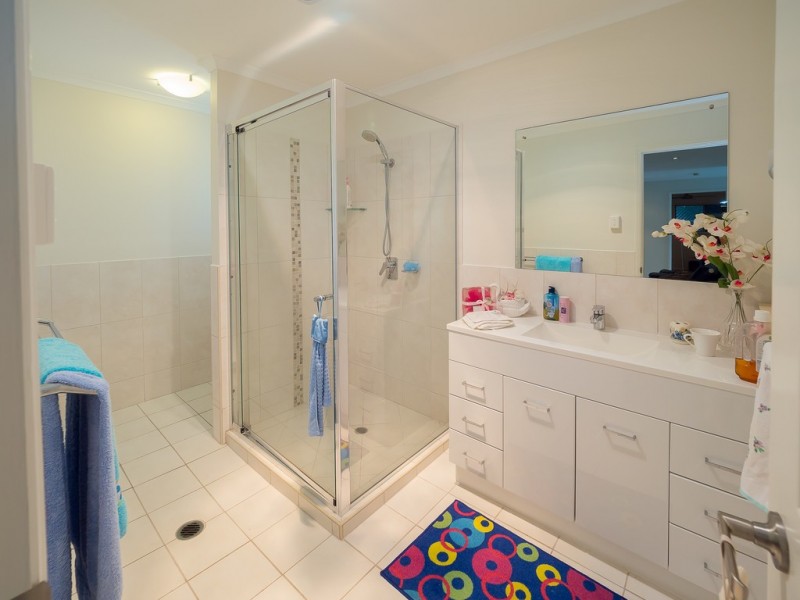 24 Kent Street, Urangan QLD 4655