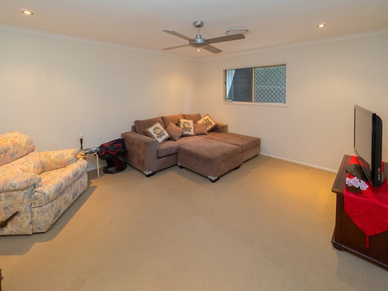 24 Kent Street, Urangan QLD 4655