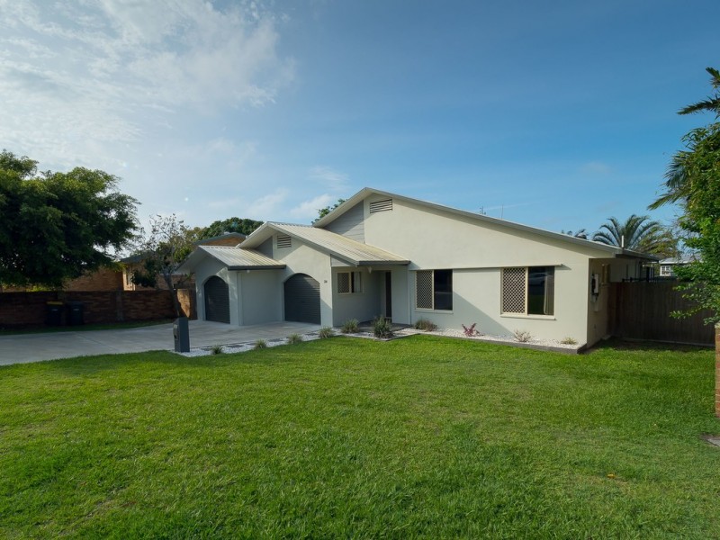 24 Kent Street, Urangan QLD 4655