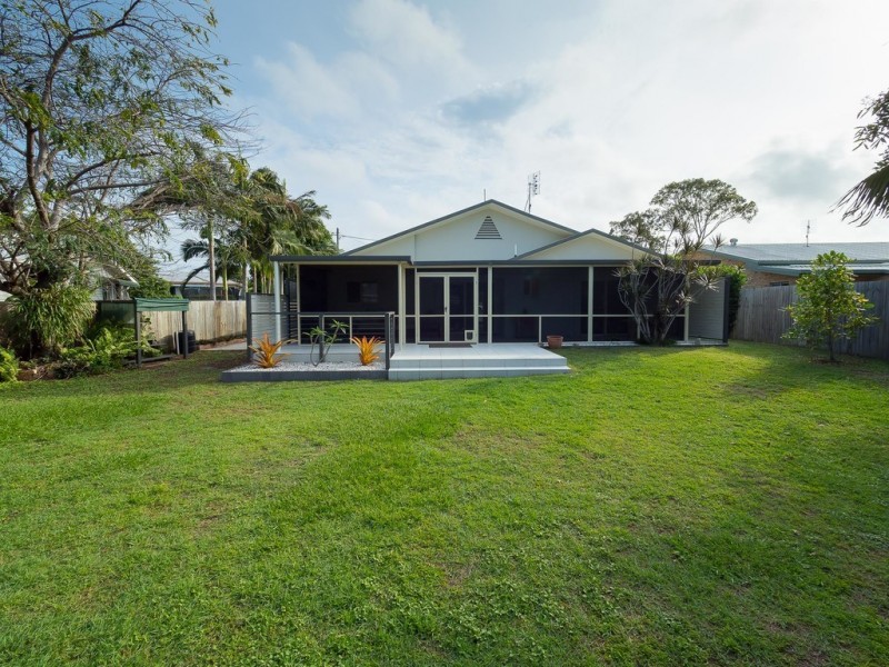 24 Kent Street, Urangan QLD 4655