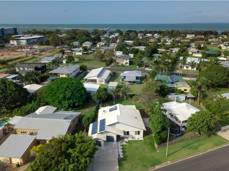 24 Kent Street, Urangan QLD 4655