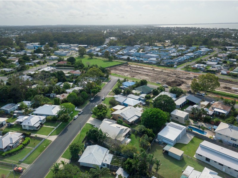 24 Kent Street, Urangan QLD 4655