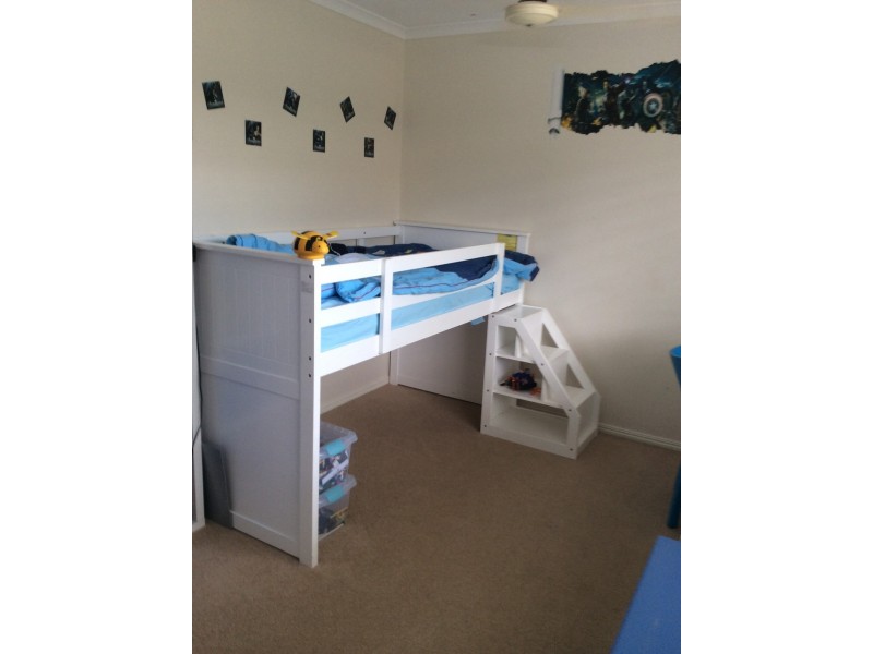 17 Cathy Place, Torquay QLD 4655