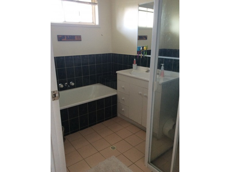 17 Cathy Place, Torquay QLD 4655