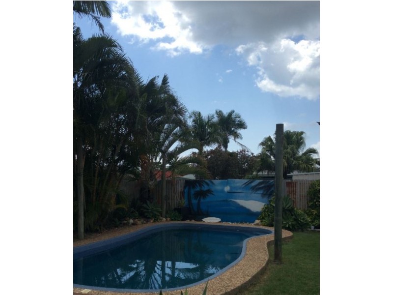 17 Cathy Place, Torquay QLD 4655