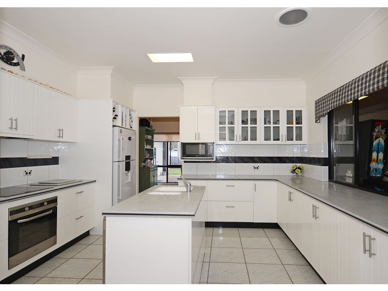 10 Windemere Rd, Wondunna QLD 4655