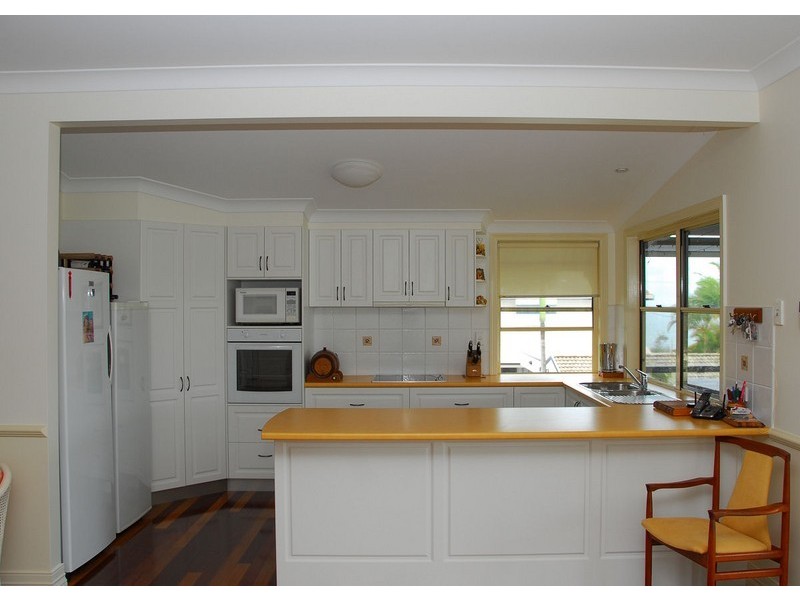 4 Kelly Street, Point Vernon QLD 4655