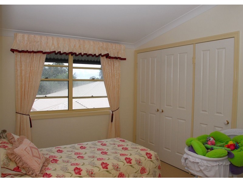 4 Kelly Street, Point Vernon QLD 4655