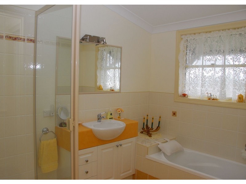 4 Kelly Street, Point Vernon QLD 4655