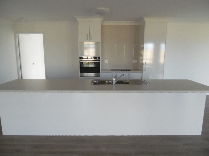 8 Imperial Circuit, Eli Waters QLD 4655