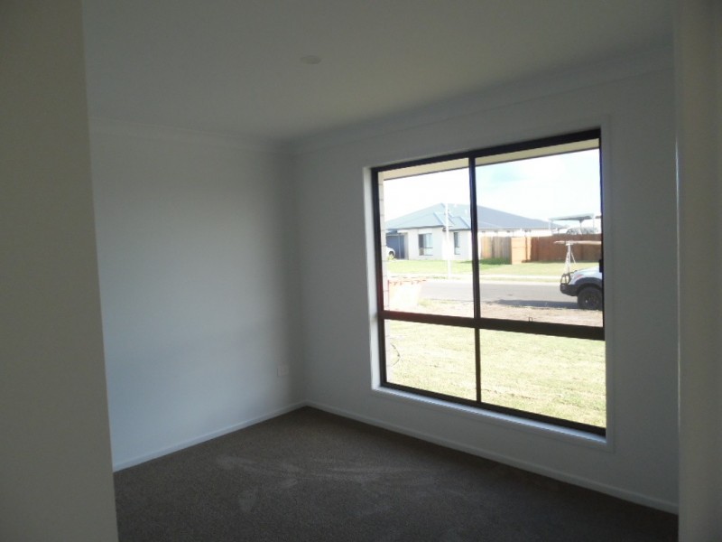 8 Imperial Circuit, Eli Waters QLD 4655