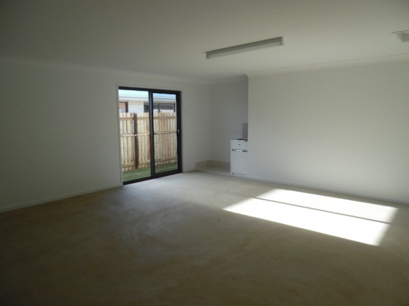 8 Imperial Circuit, Eli Waters QLD 4655