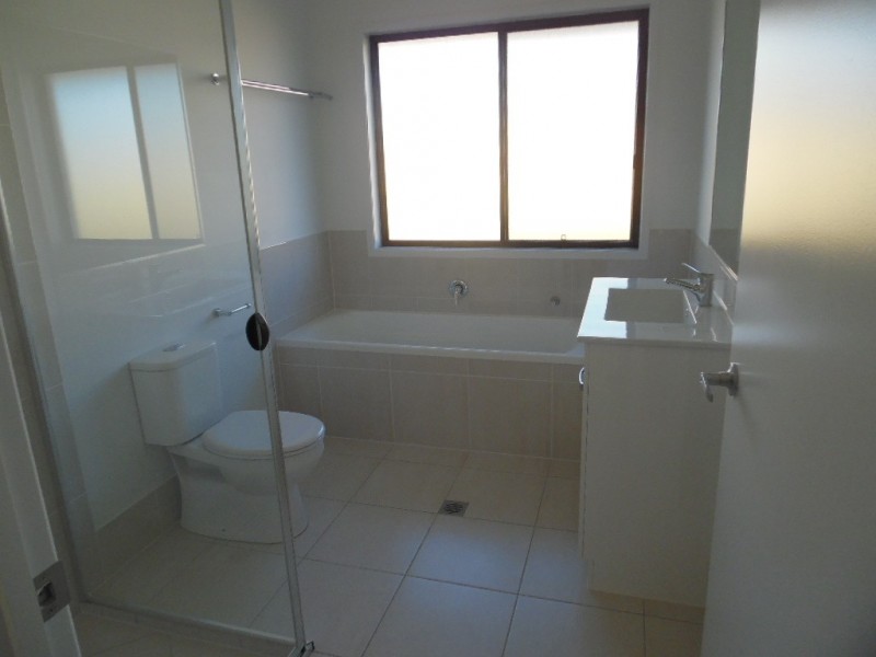 8 Imperial Circuit, Eli Waters QLD 4655