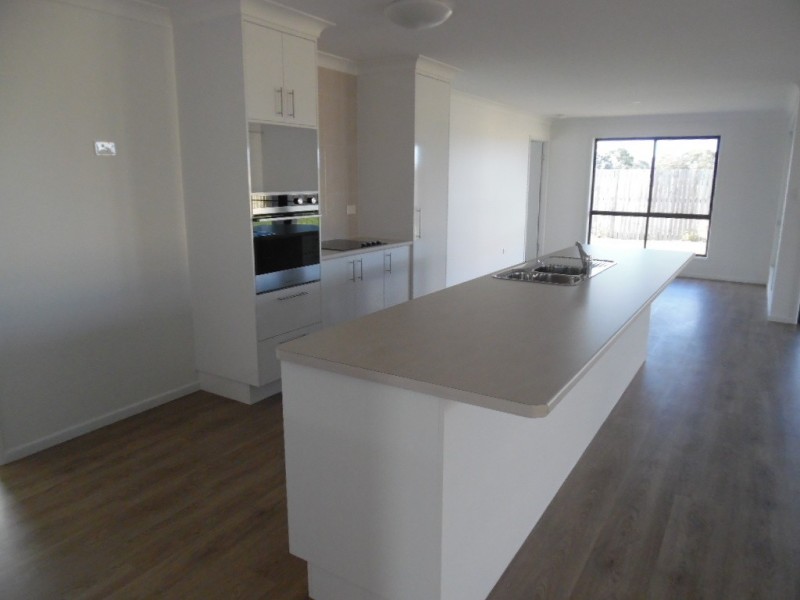 8 Imperial Circuit, Eli Waters QLD 4655