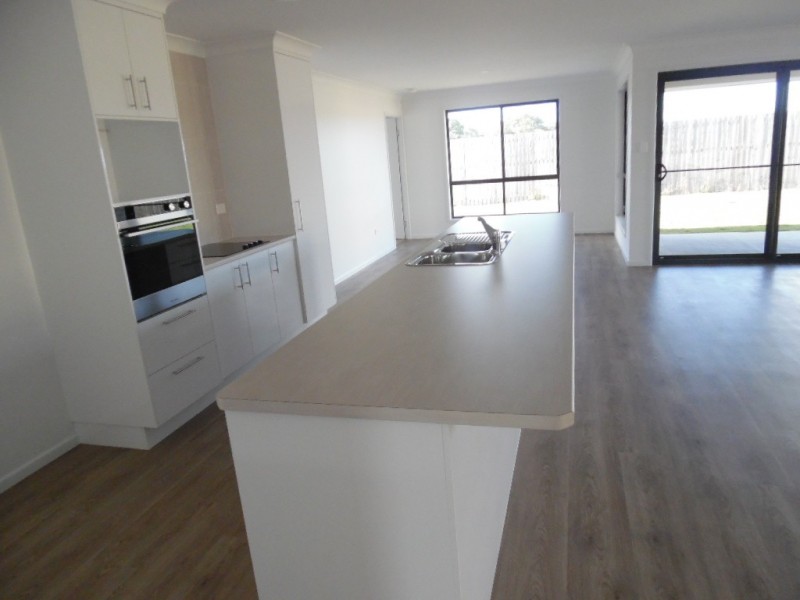 8 Imperial Circuit, Eli Waters QLD 4655