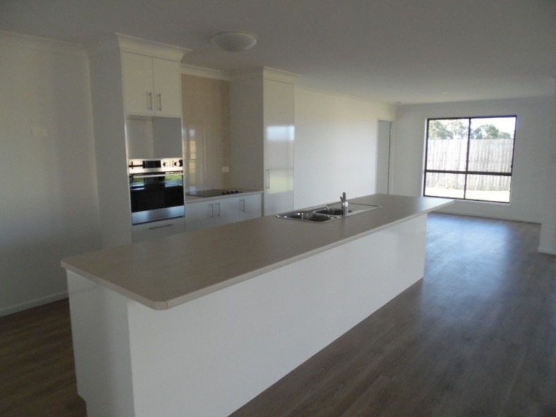 8 Imperial Circuit, Eli Waters QLD 4655