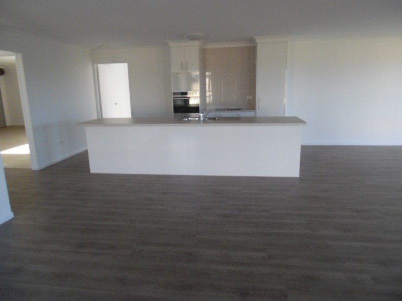 8 Imperial Circuit, Eli Waters QLD 4655