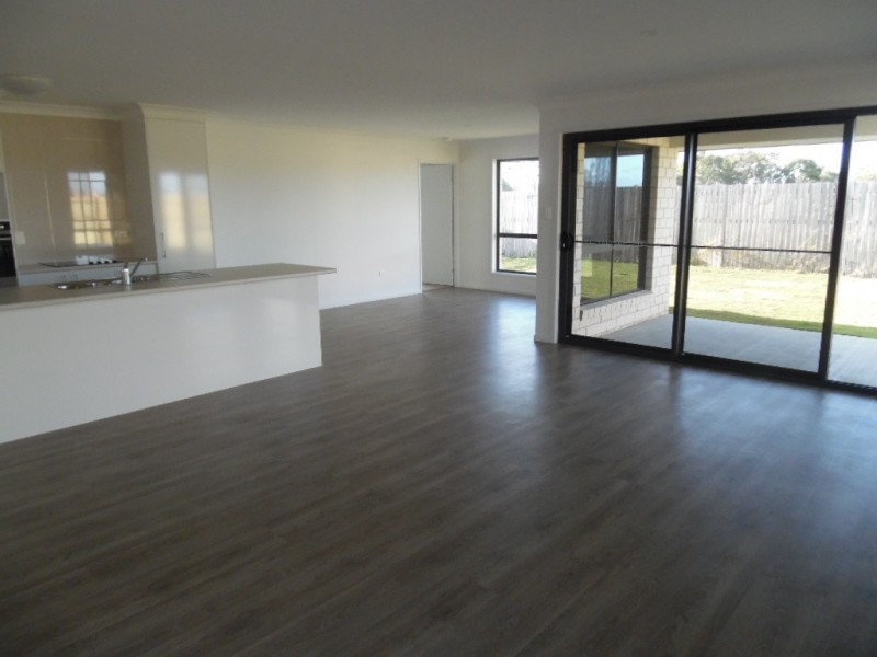 8 Imperial Circuit, Eli Waters QLD 4655