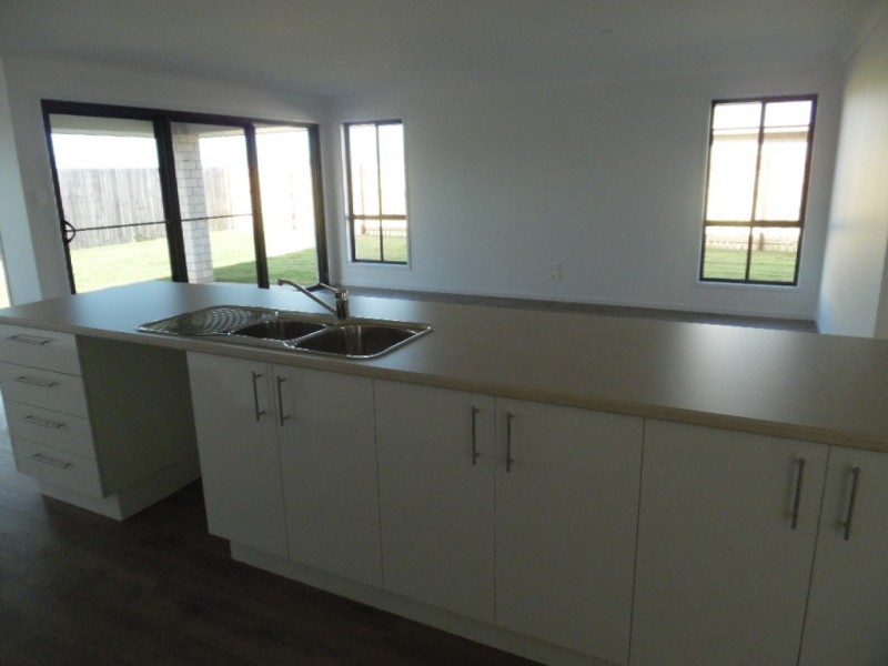 8 Imperial Circuit, Eli Waters QLD 4655