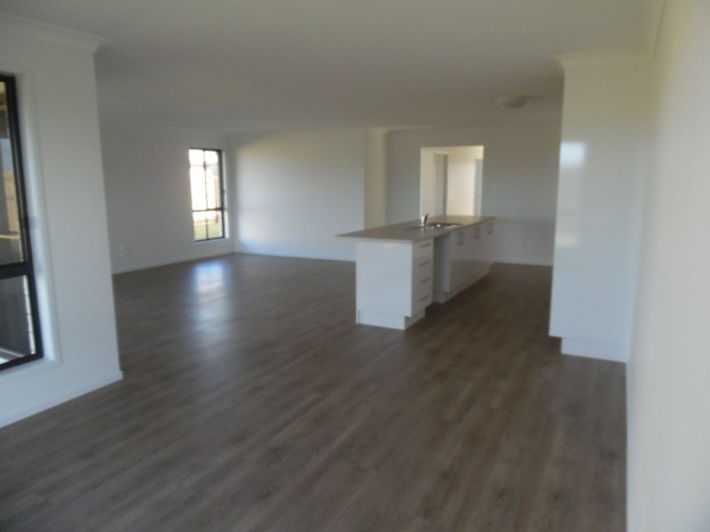 8 Imperial Circuit, Eli Waters QLD 4655