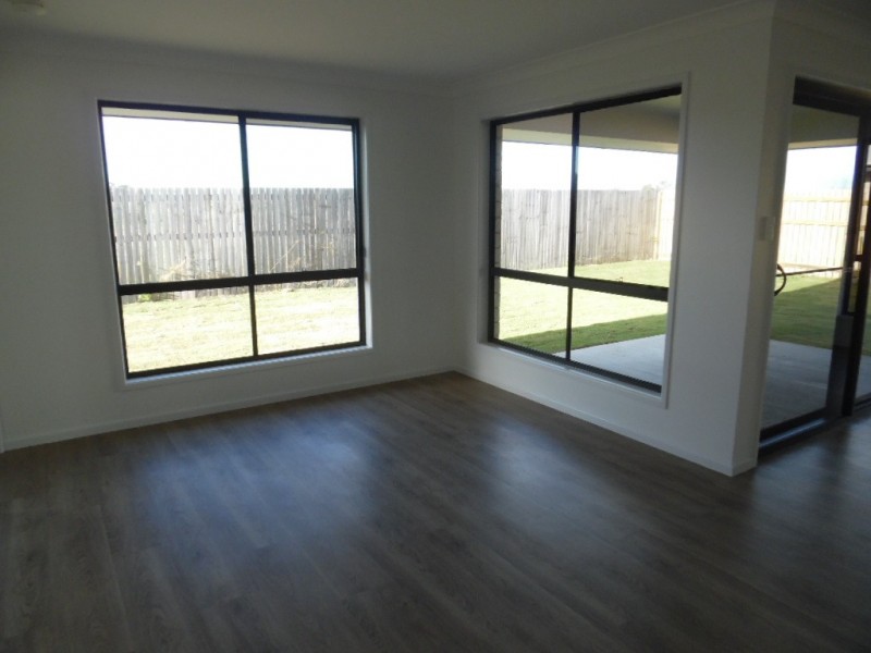 8 Imperial Circuit, Eli Waters QLD 4655