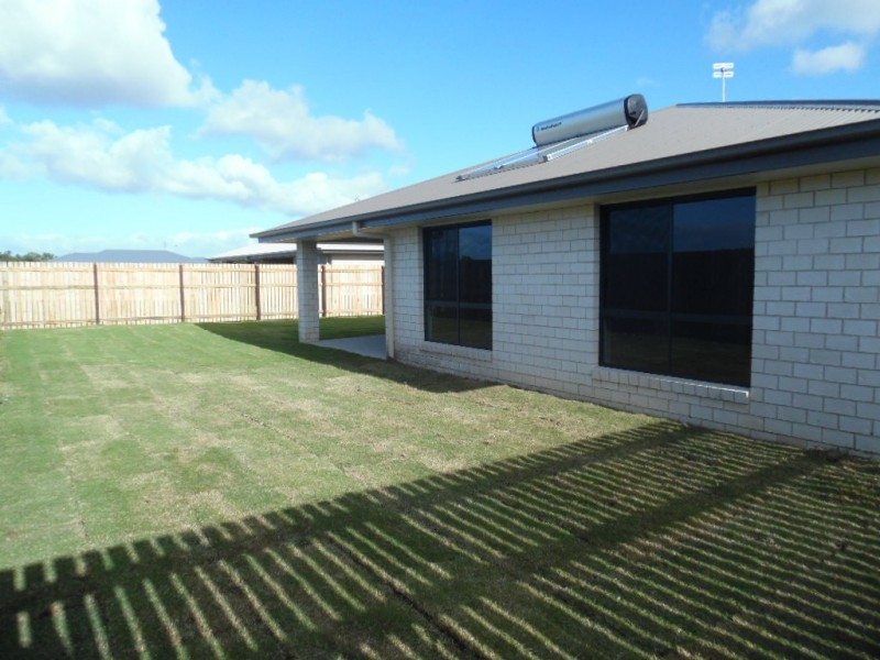 8 Imperial Circuit, Eli Waters QLD 4655