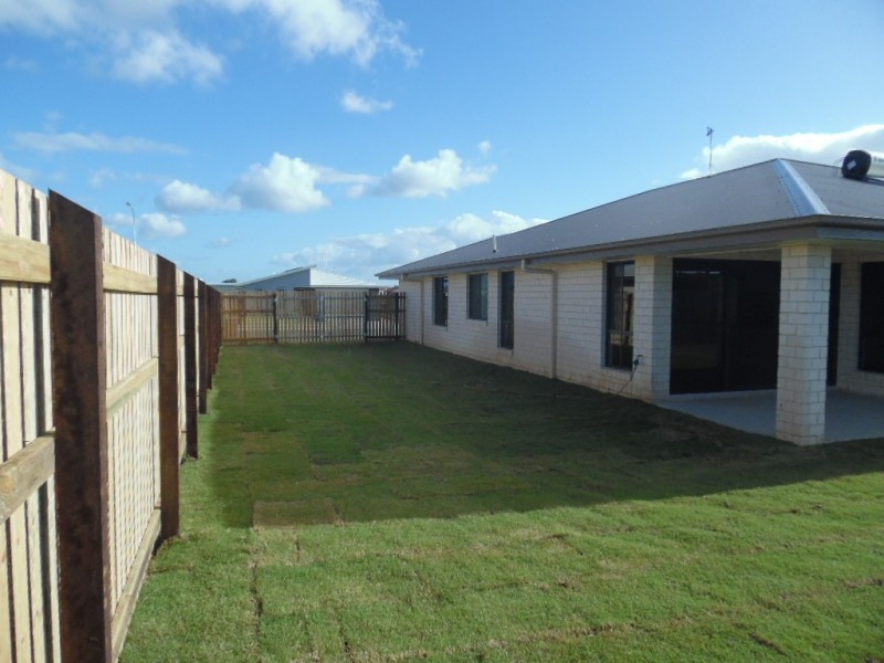 8 Imperial Circuit, Eli Waters QLD 4655