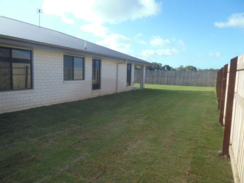 8 Imperial Circuit, Eli Waters QLD 4655