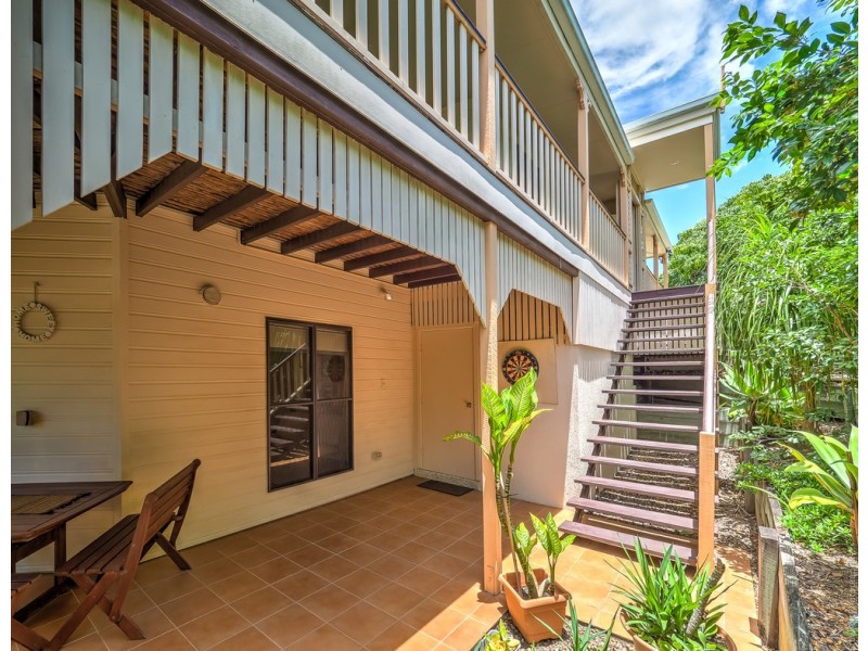 55 Kent Street, Urangan QLD 4655