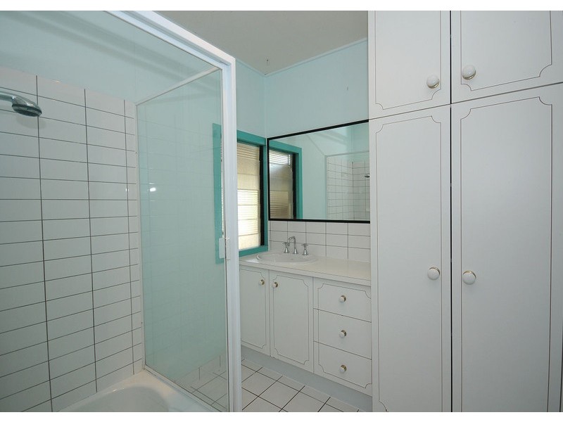 1 Helsham Street,, Point Vernon QLD 4655