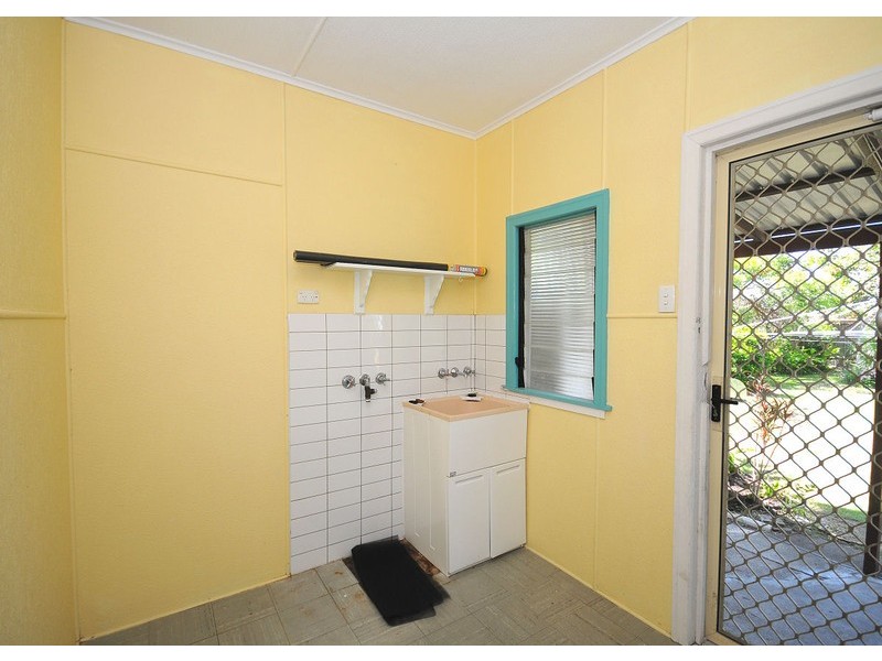 1 Helsham Street,, Point Vernon QLD 4655