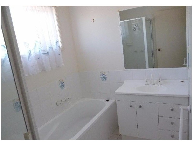 24 Sharyn Court, Point Vernon QLD 4655