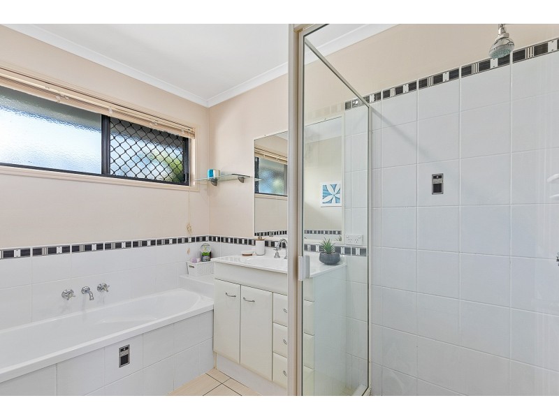 33 Earl St Vincent Circuit, Eli Waters QLD 4655