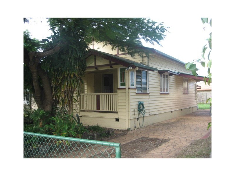 32 Robert Street,, Torquay QLD 4655