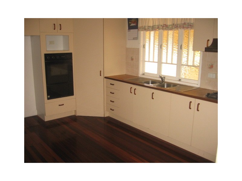 32 Robert Street,, Torquay QLD 4655