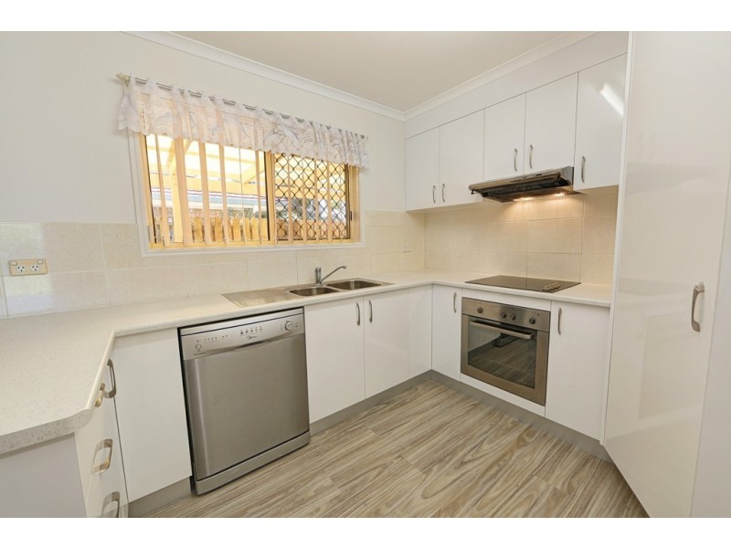 58 Moolyyir Street, Urangan QLD 4655