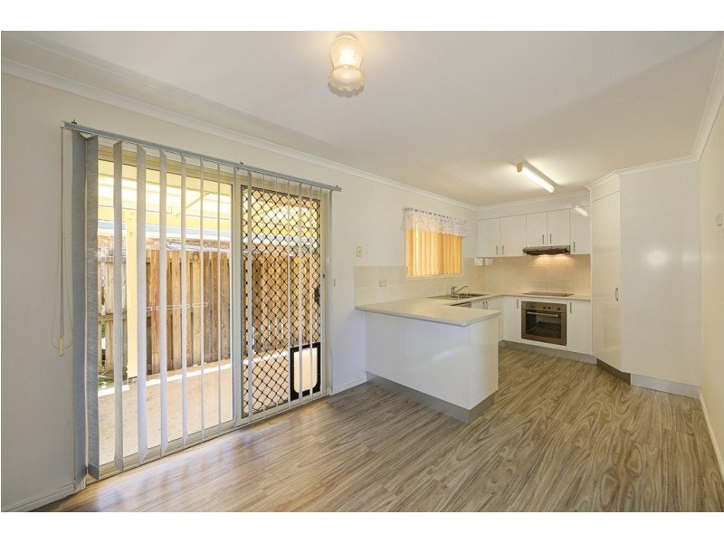 58 Moolyyir Street, Urangan QLD 4655