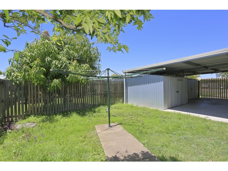 58 Moolyyir Street, Urangan QLD 4655